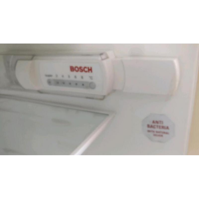 Bosch KIL24A50GBIntegrated fridge
